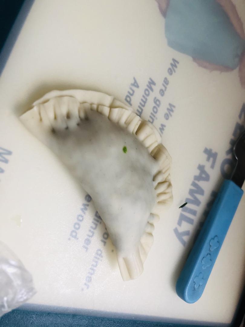 不用揉面的韭菜盒子（馅大皮薄！吃两张就饱！）