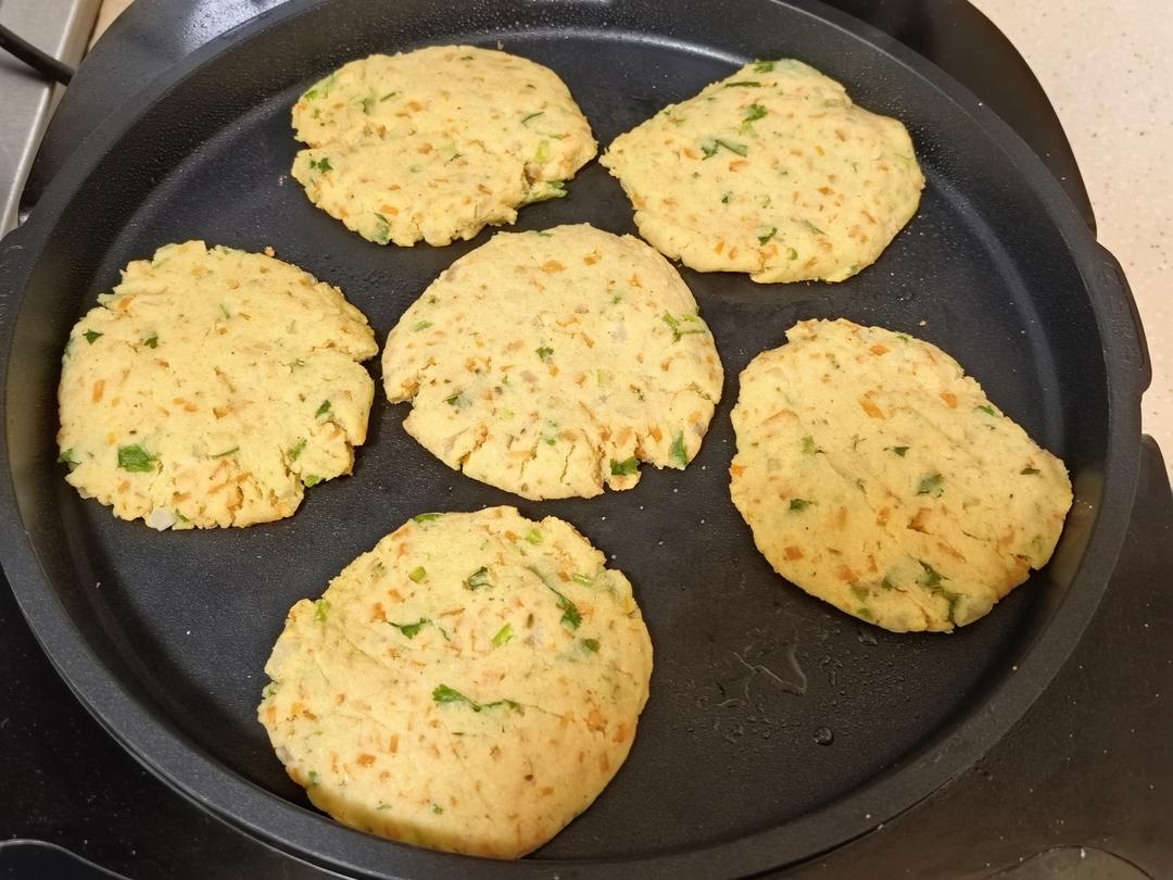 人见人爱好吃香喷喷的豆渣饼🤭🤭🤭