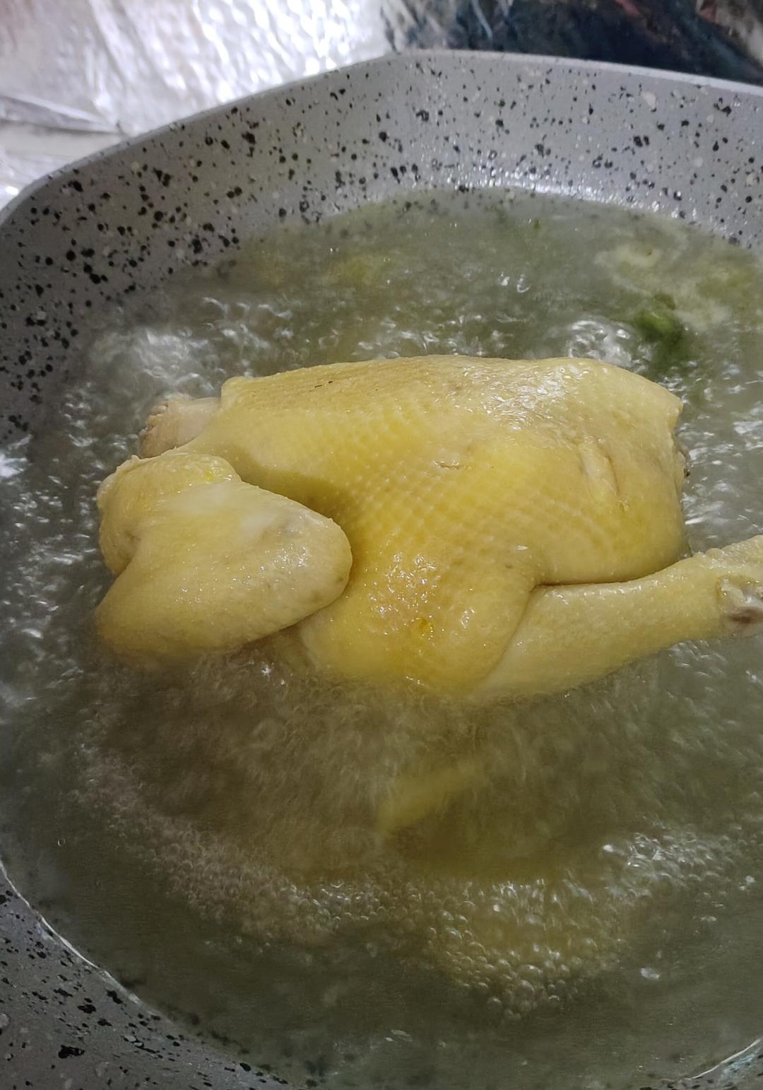 广东湛江特色美食——隔水蒸鸡 原汁原味 鸡滑肉嫩
