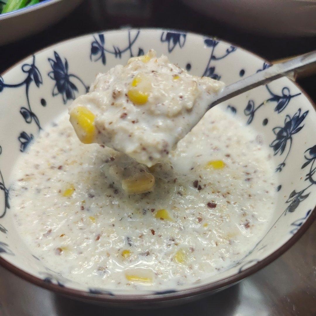 玉米燕麦牛奶粥+苹果