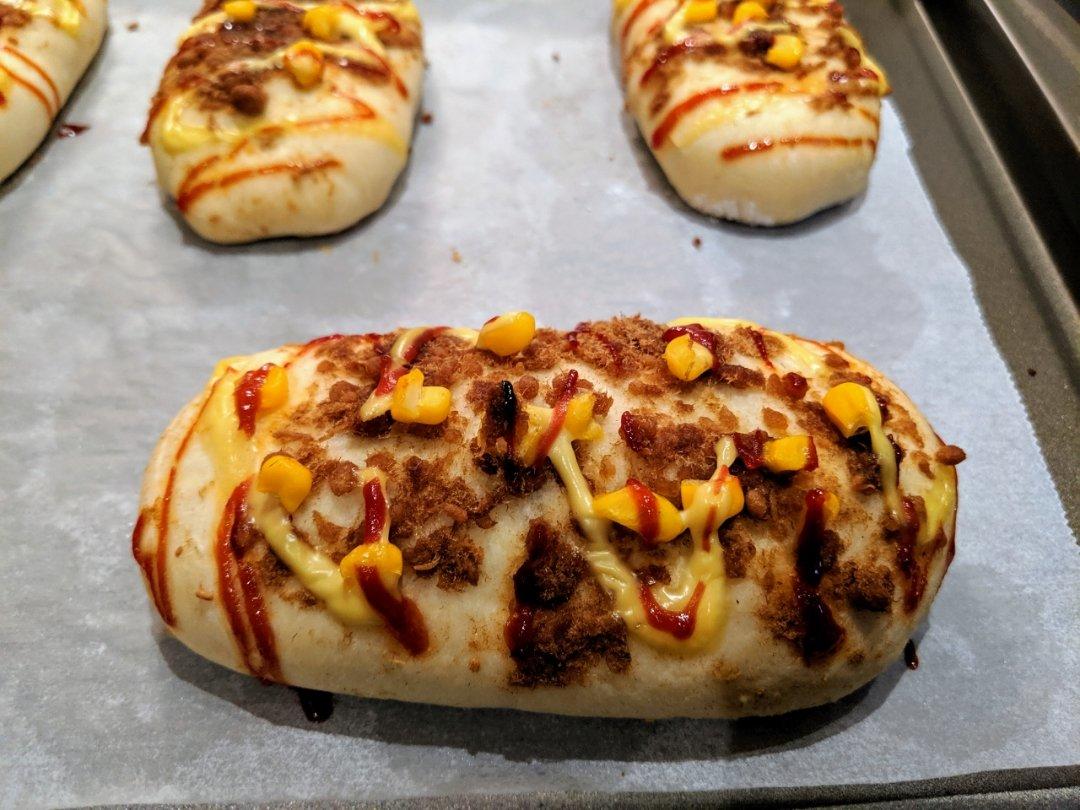 香葱肉松火腿玉米包