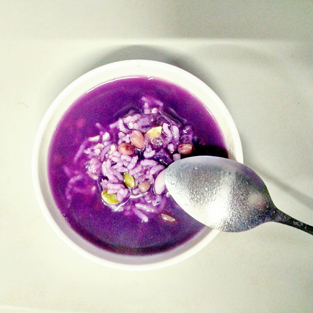 宿舍党美食：紫薯糙米莲子粥的做法