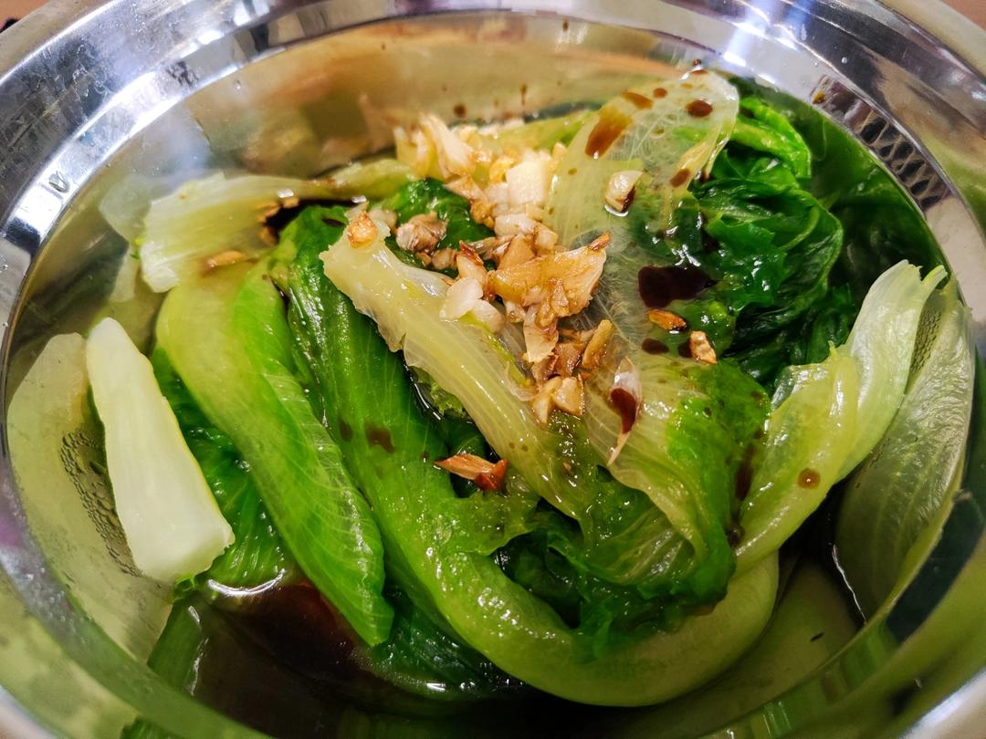 蒜蓉蚝油生菜，清脆爽口，色香味俱全