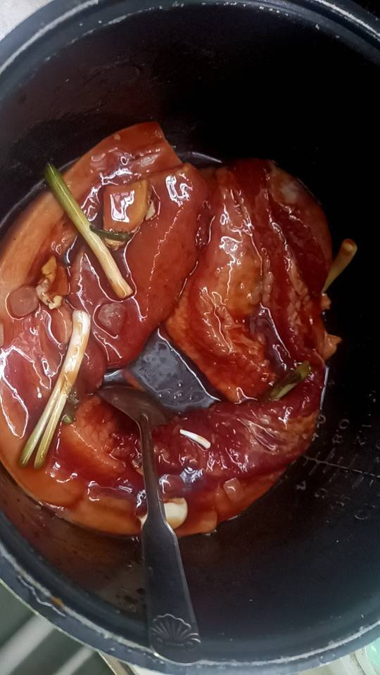 不加一滴水的电饭煲叉烧