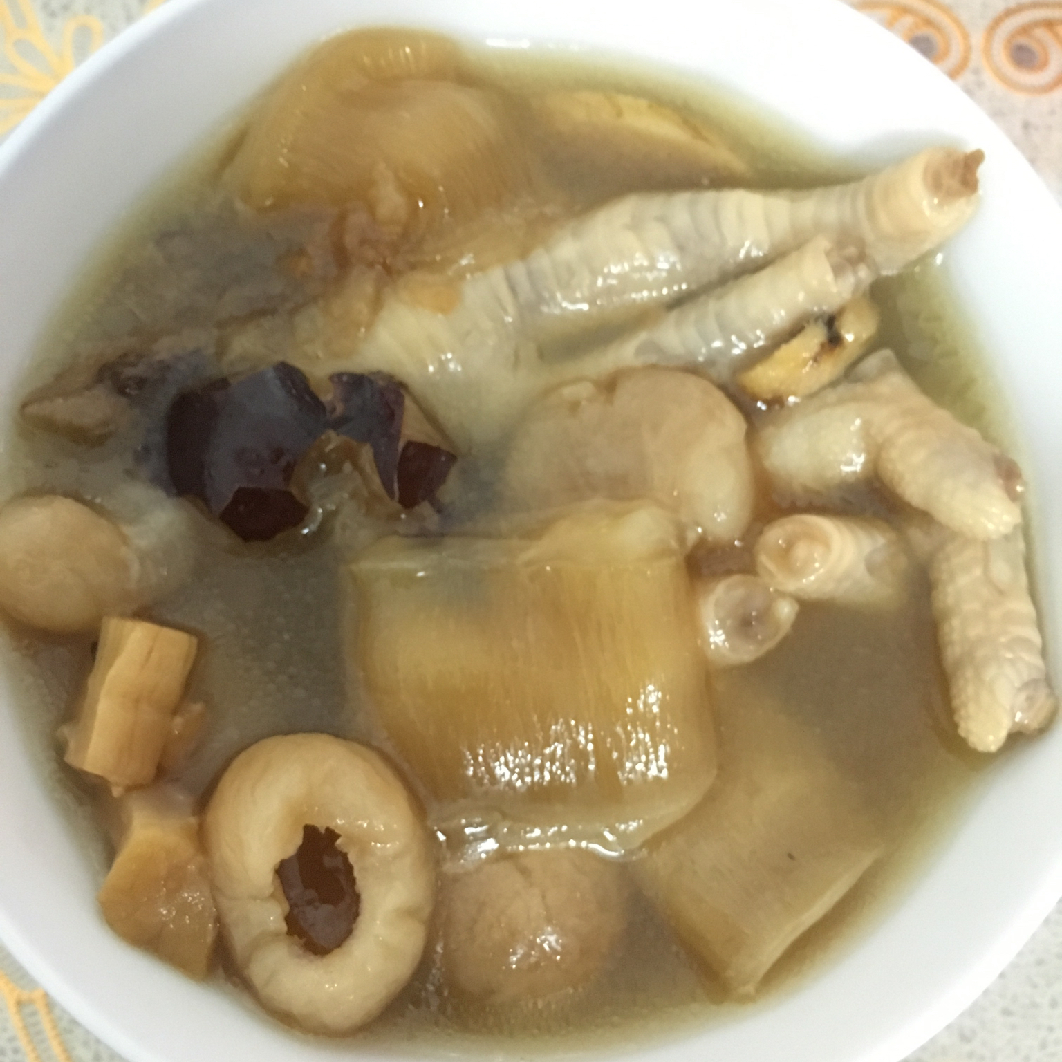 花胶鸡爪汤