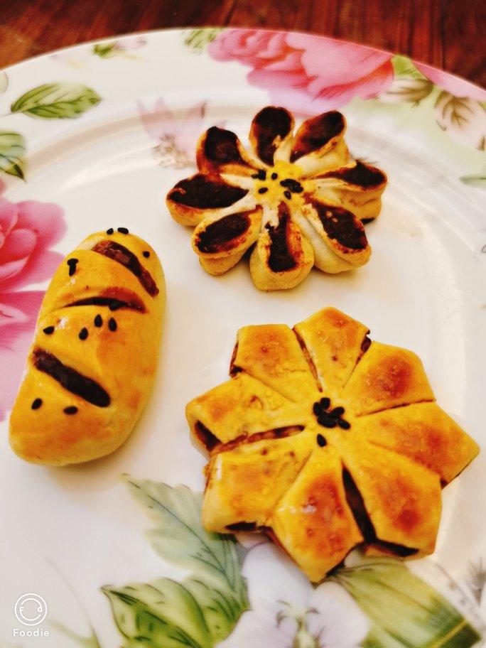 莲花、菊花酥、黄金卷酥（枣泥、豆沙馅）