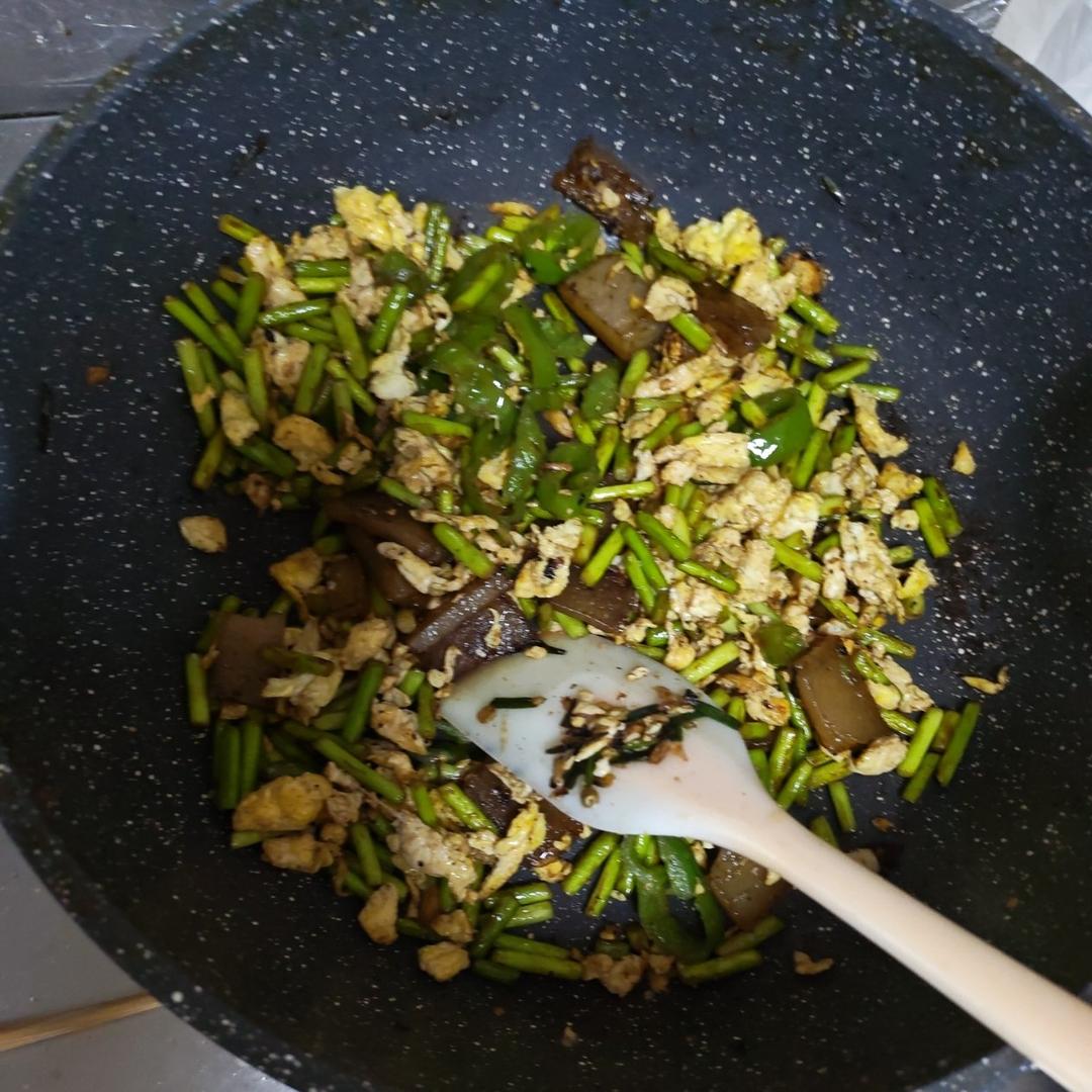 蒜薹炒鸡蛋