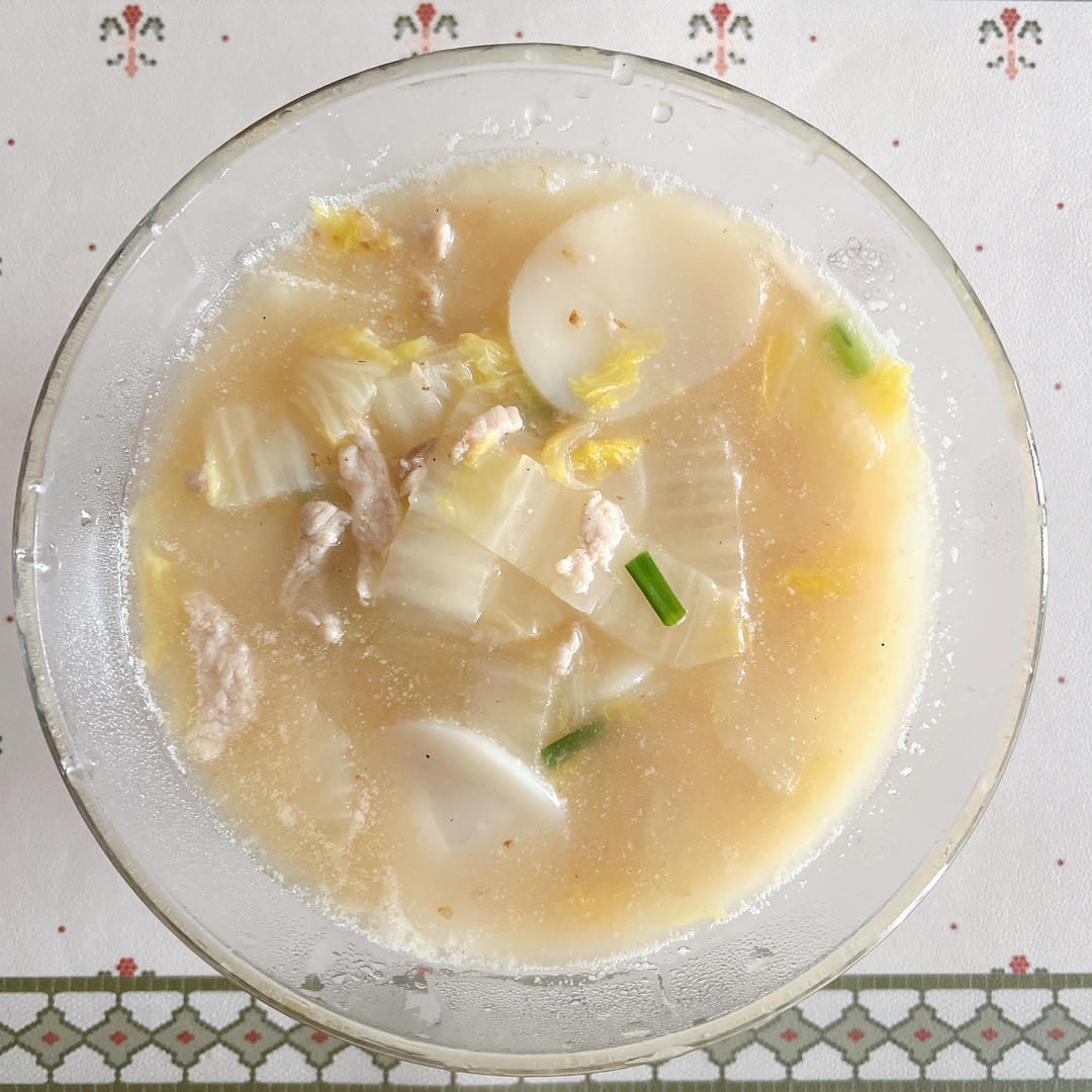 【白菜肉丝年糕汤】