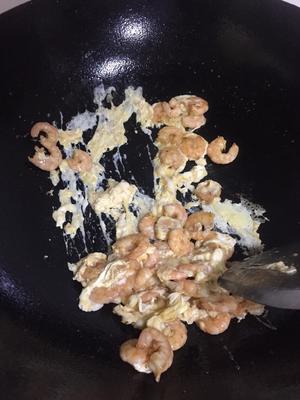 鲜蝦仁炒蛋的做法 步骤4