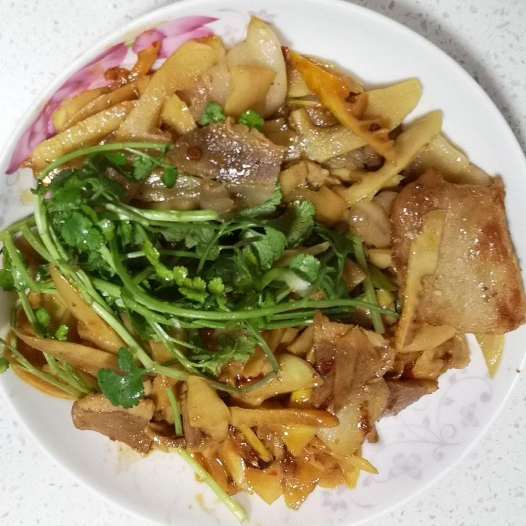 肉香笋鲜的春笋炒五花肉