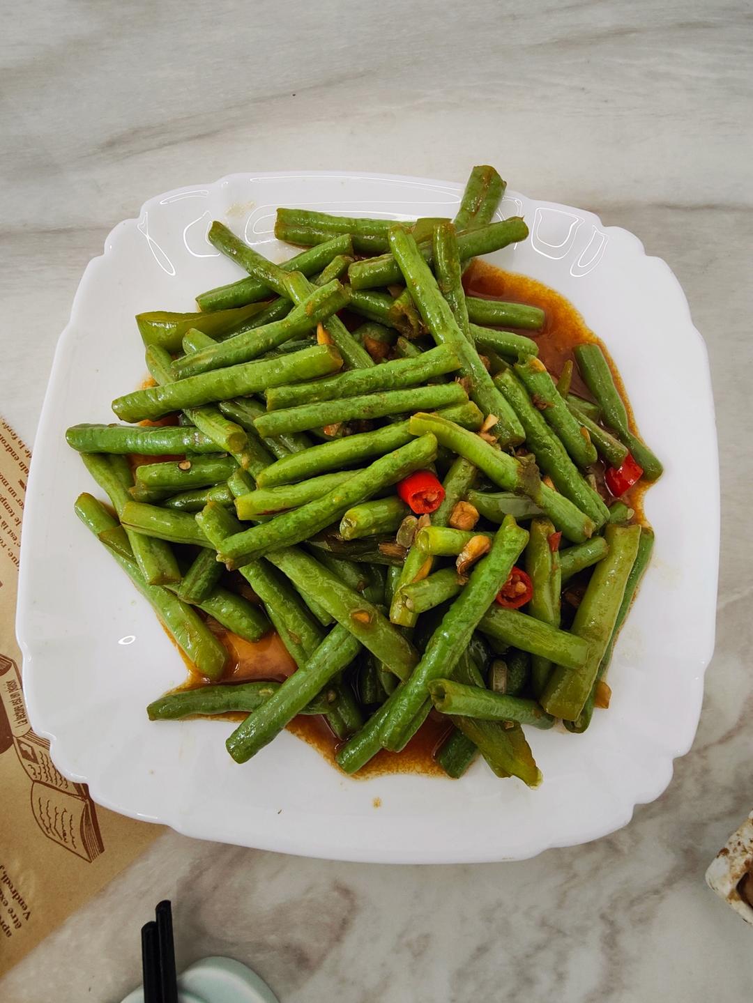 豆角不要再清炒了，加点蒜蓉，比大鱼大肉还香，连吃10天都不腻