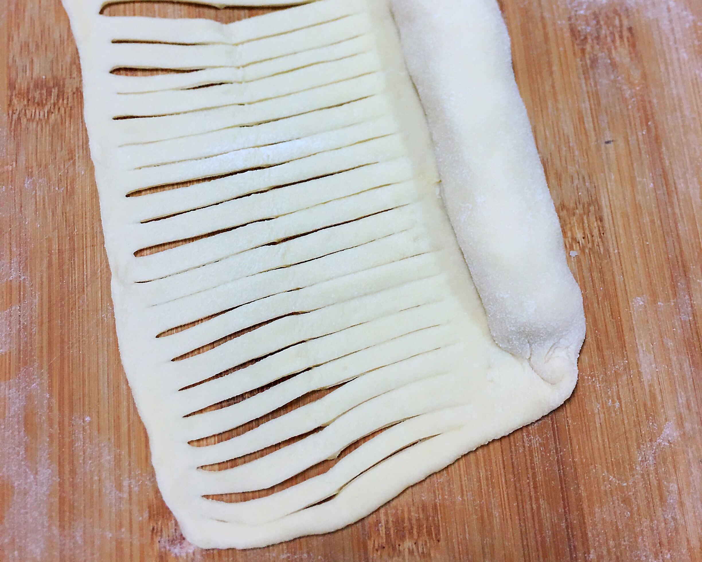 马苏里拉奶酪馅毛毛虫面包的做法 步骤9