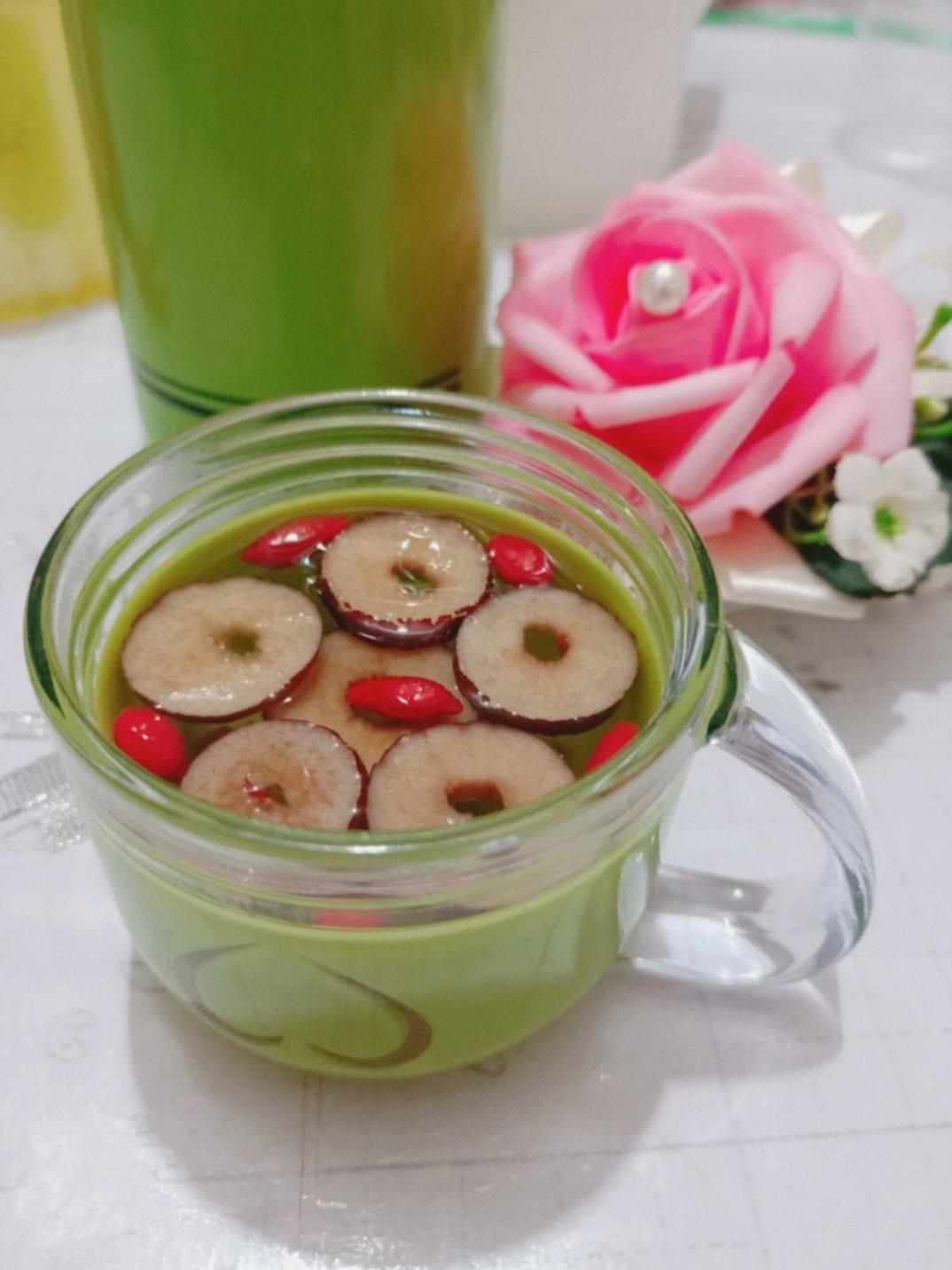 美容润肤 益气补血《桃胶皂角米百合银耳红枣羹》