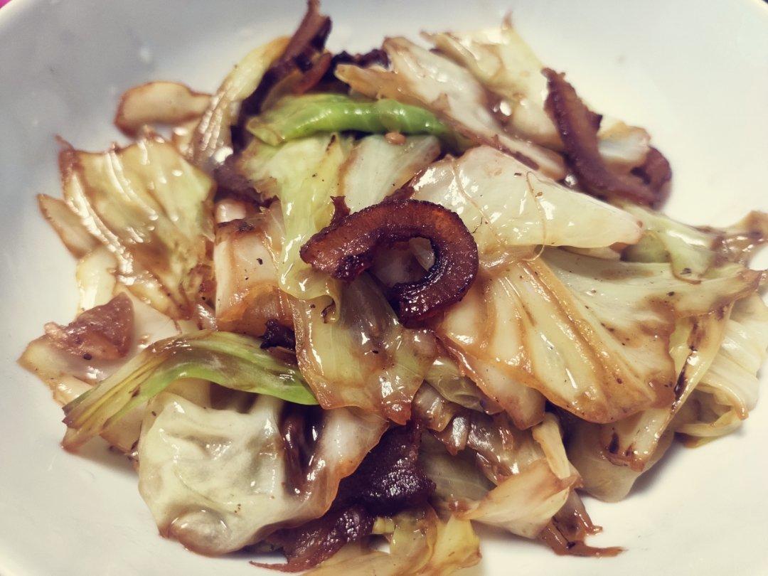 腊肉小炒圆白菜