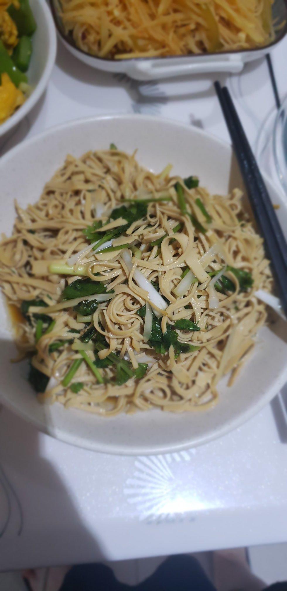 家有宝宝叫抱抱做的油泼干豆腐丝