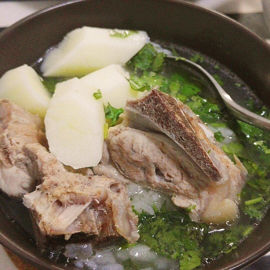 清新山药小排汤