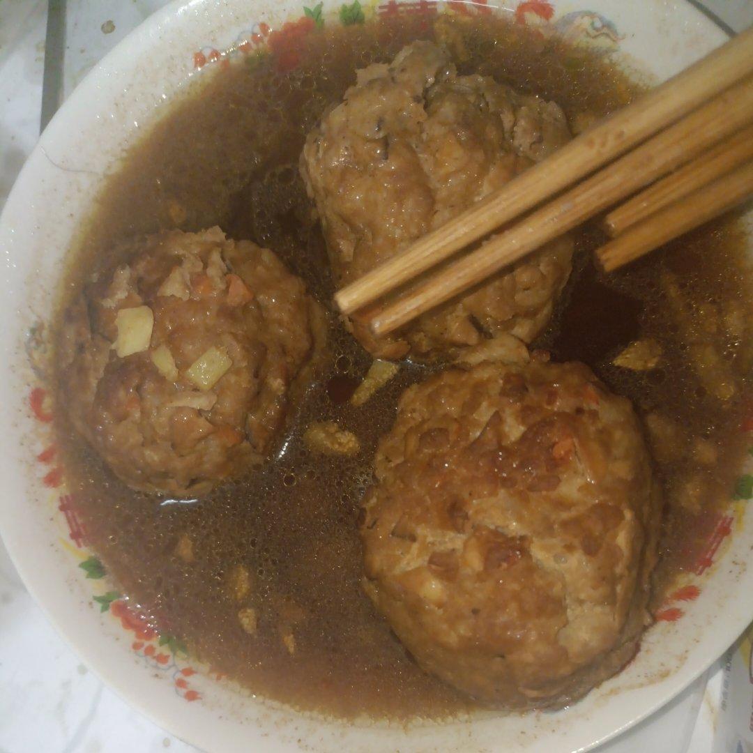 简单的红烧狮子头～拌饭太香了