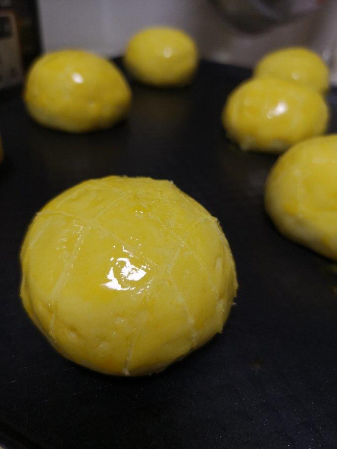 好吃到炸裂的港式菠萝包（附带制作酥皮的小视频）