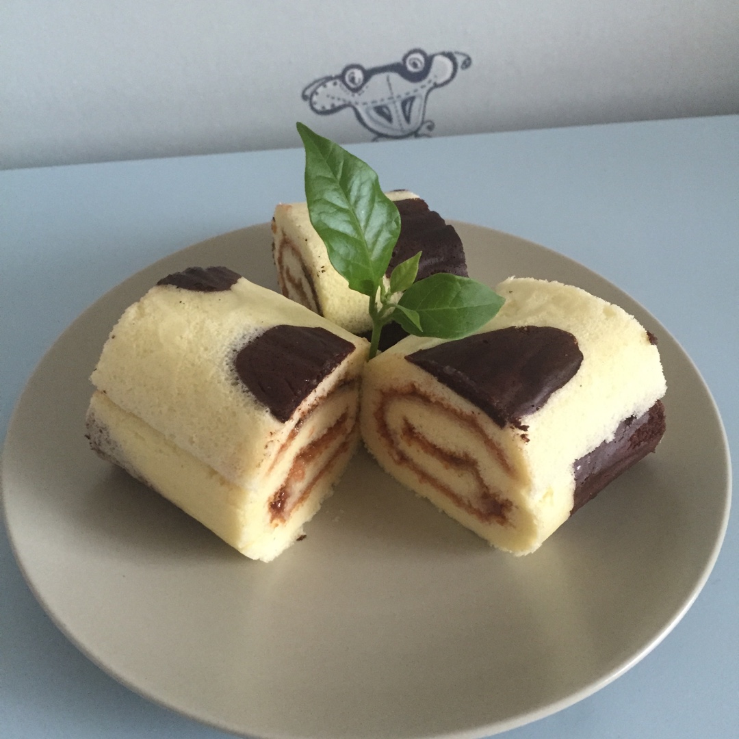 《Tinrry下午茶》教你做基础原味蛋糕卷