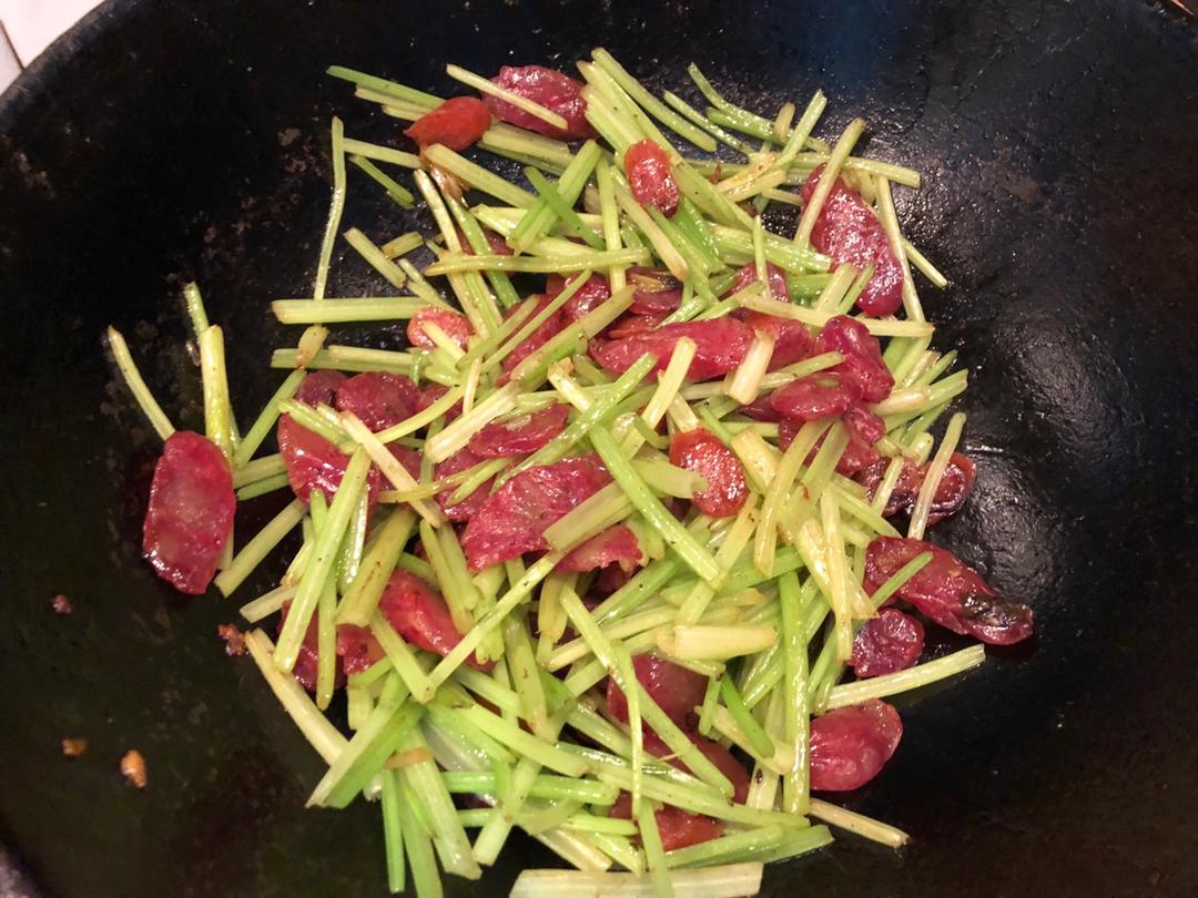 西芹炒腊肠（热菜）