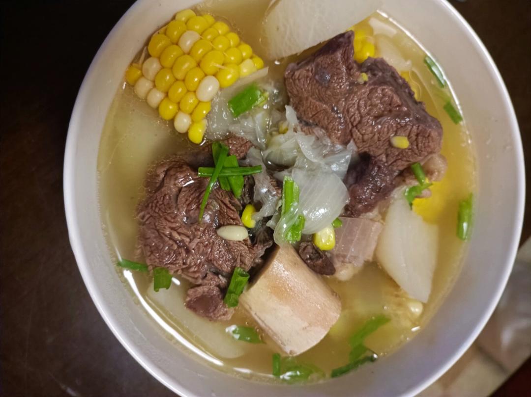 清炖带骨小牛腱子肉