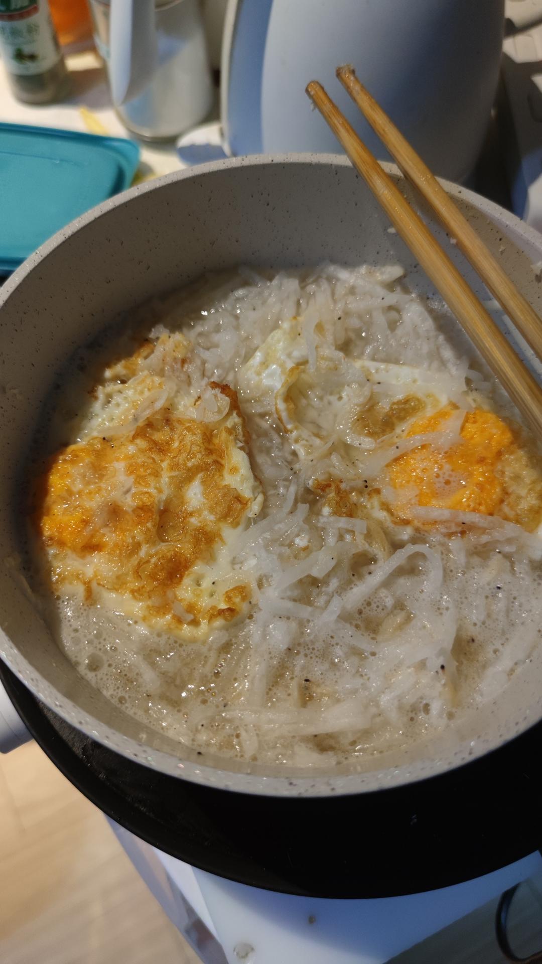 奶白鲜香的萝卜丝煎蛋汤