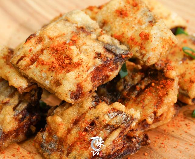 正确“干炸带鱼”做法，腌制是关键，在家如何炸香酥鲜嫩无腥味