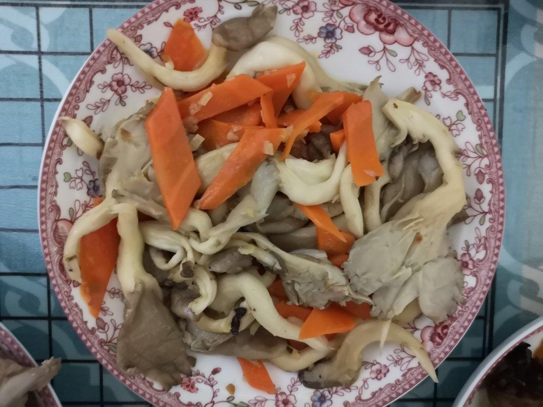蘑菇炒胡萝卜