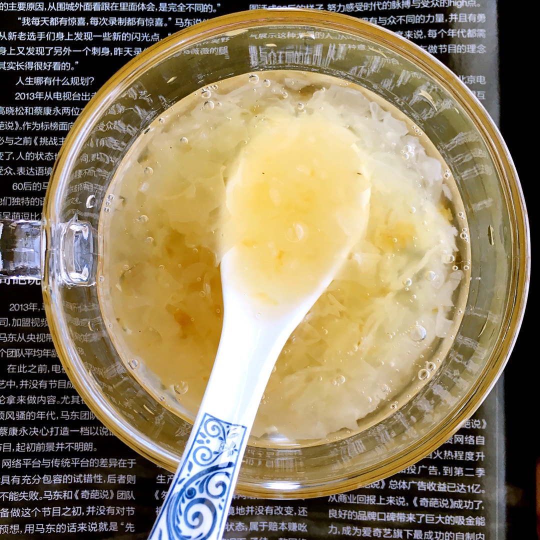 桃胶皂角米炖银耳