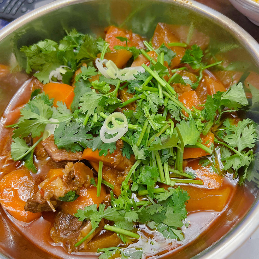 香辣鲜美的麻辣牛肉煲
