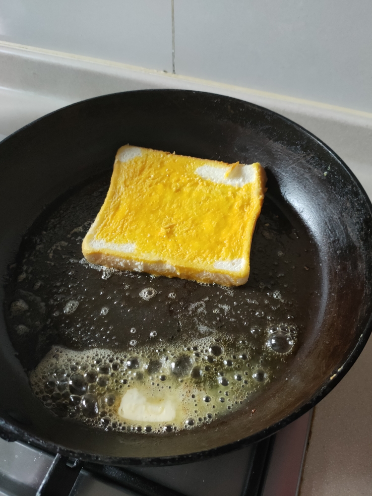 芝士爆浆火腿鸡蛋三明治的做法 步骤4