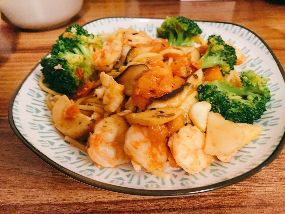 《咖啡之友》蒜油大虾意面