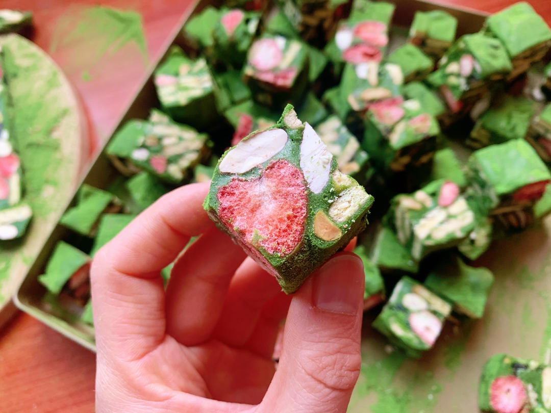 抹茶草莓雪花酥
