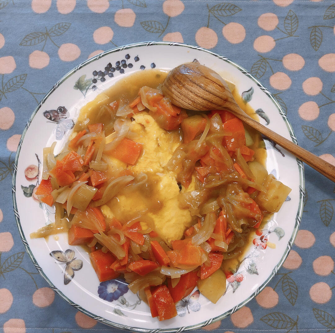 裙子咖喱蛋包饭