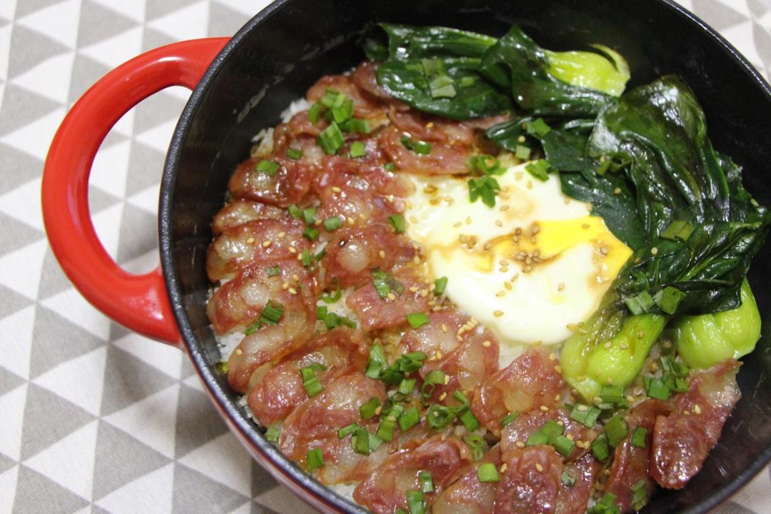 铸铁锅腊肠煲仔饭