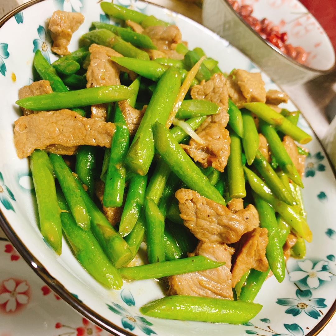 黑椒牛肉炒芦笋