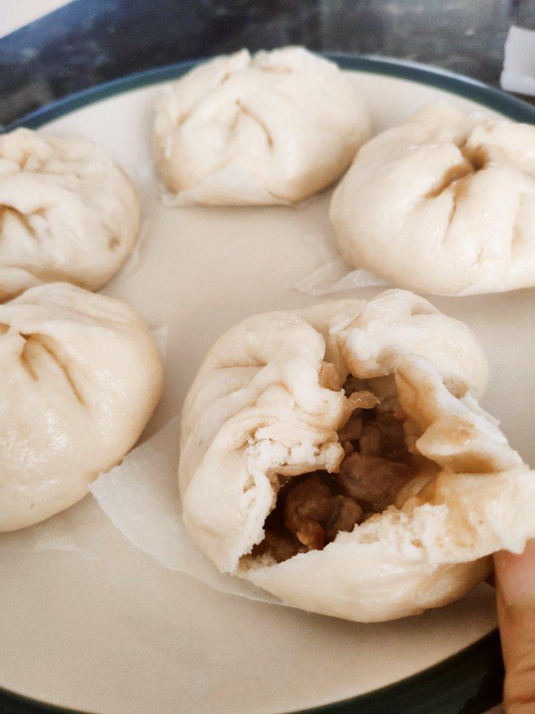 云朵般松软爆浆蜜汁叉烧包