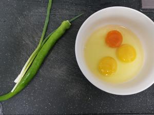 荆芥炒鸡蛋的做法 步骤2