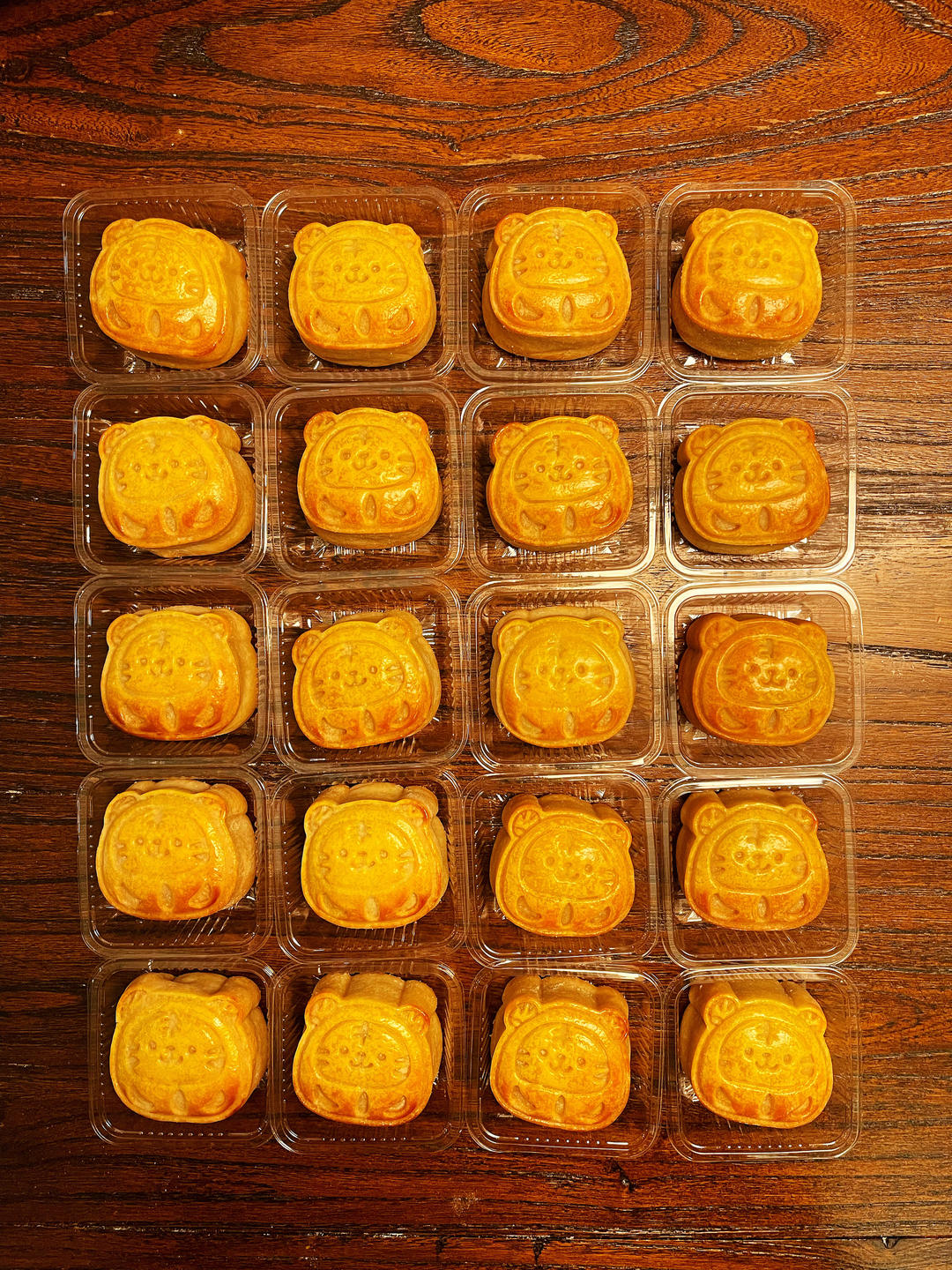 广式蛋黄莲蓉月饼
