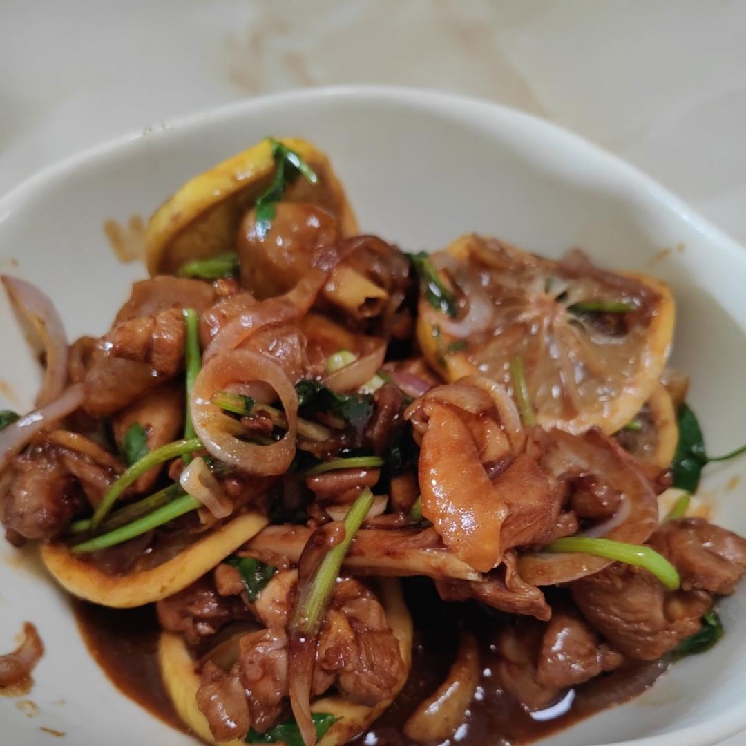 没想到柠檬和鸡肉这么搭！鲜嫩清爽开胃