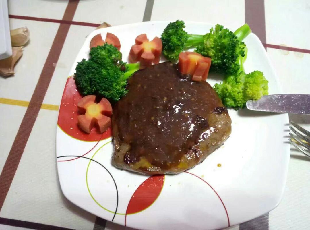 四分钟煎好一块鲜嫩多汁的牛排