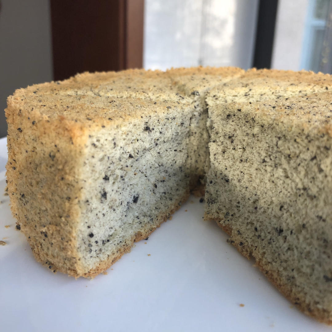 超浓郁柔软细腻的黑芝麻戚风蛋糕🎂（内附详细操作步骤）