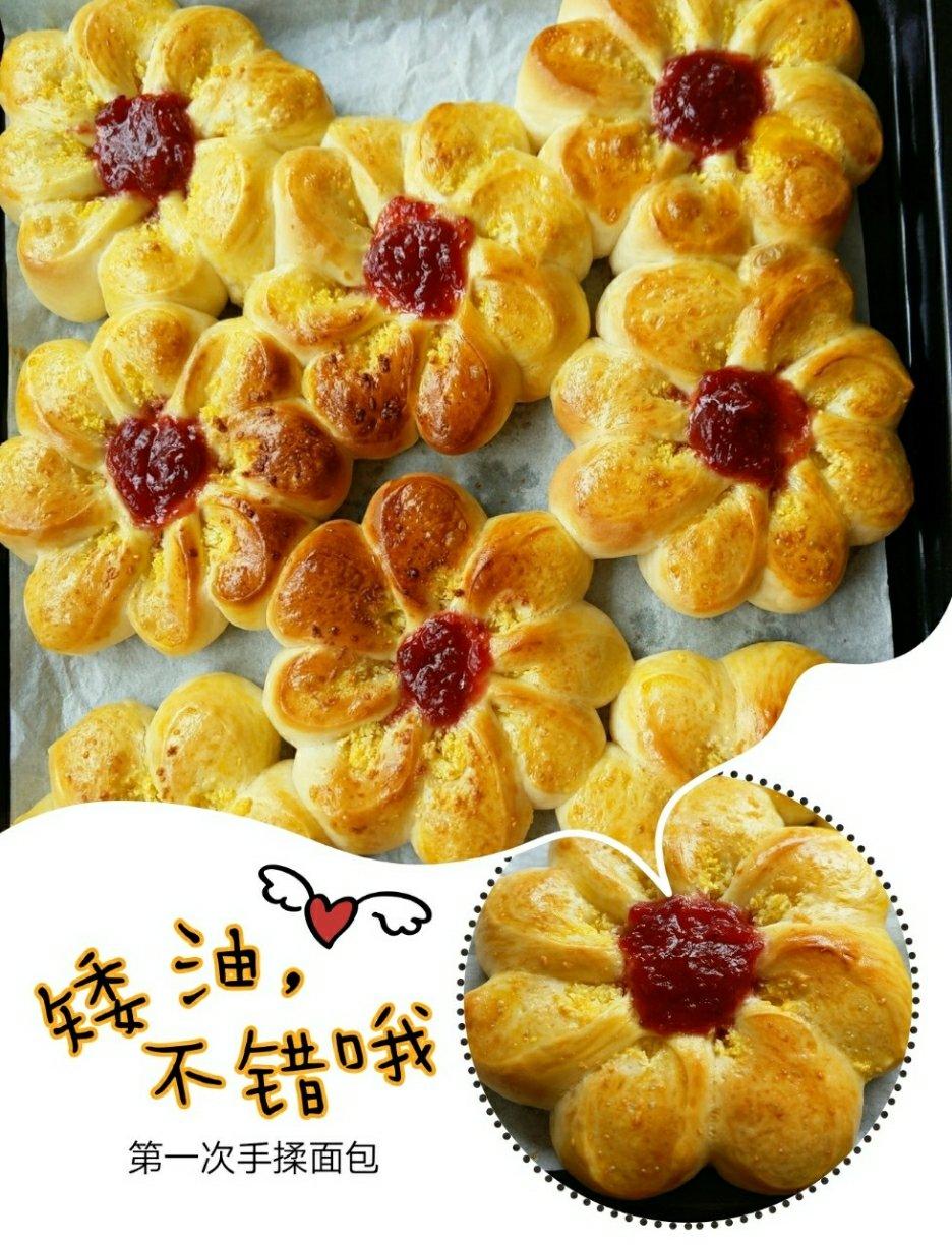小美版·花型椰蓉面包