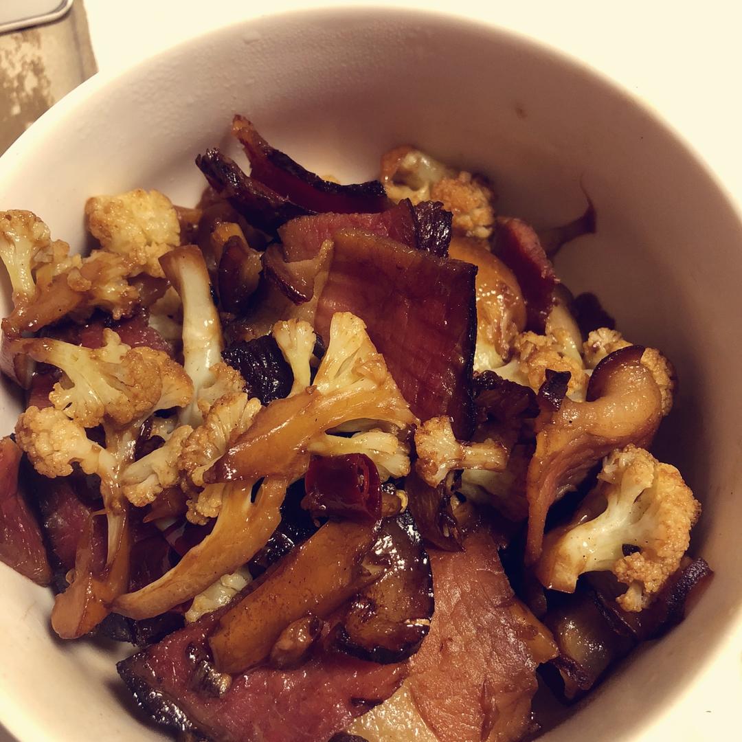 腊肉炒有机花菜