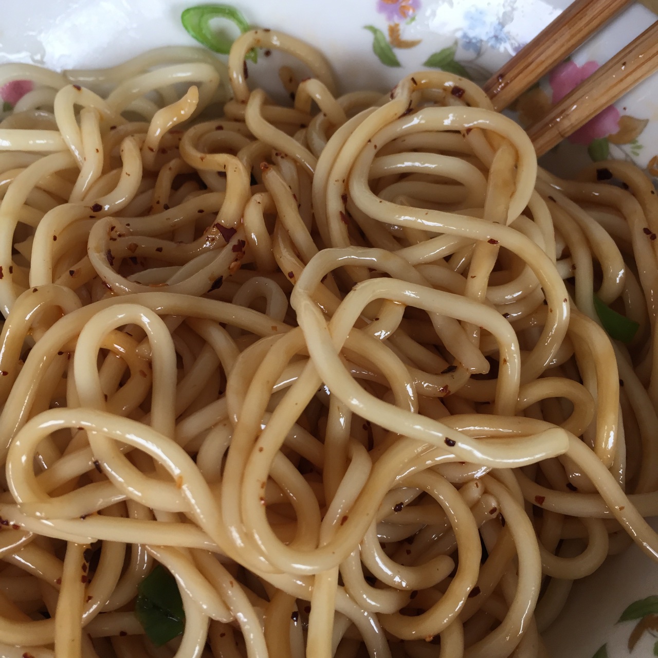 葱爆面—就是汪涵在天天向上里面做的那个啦