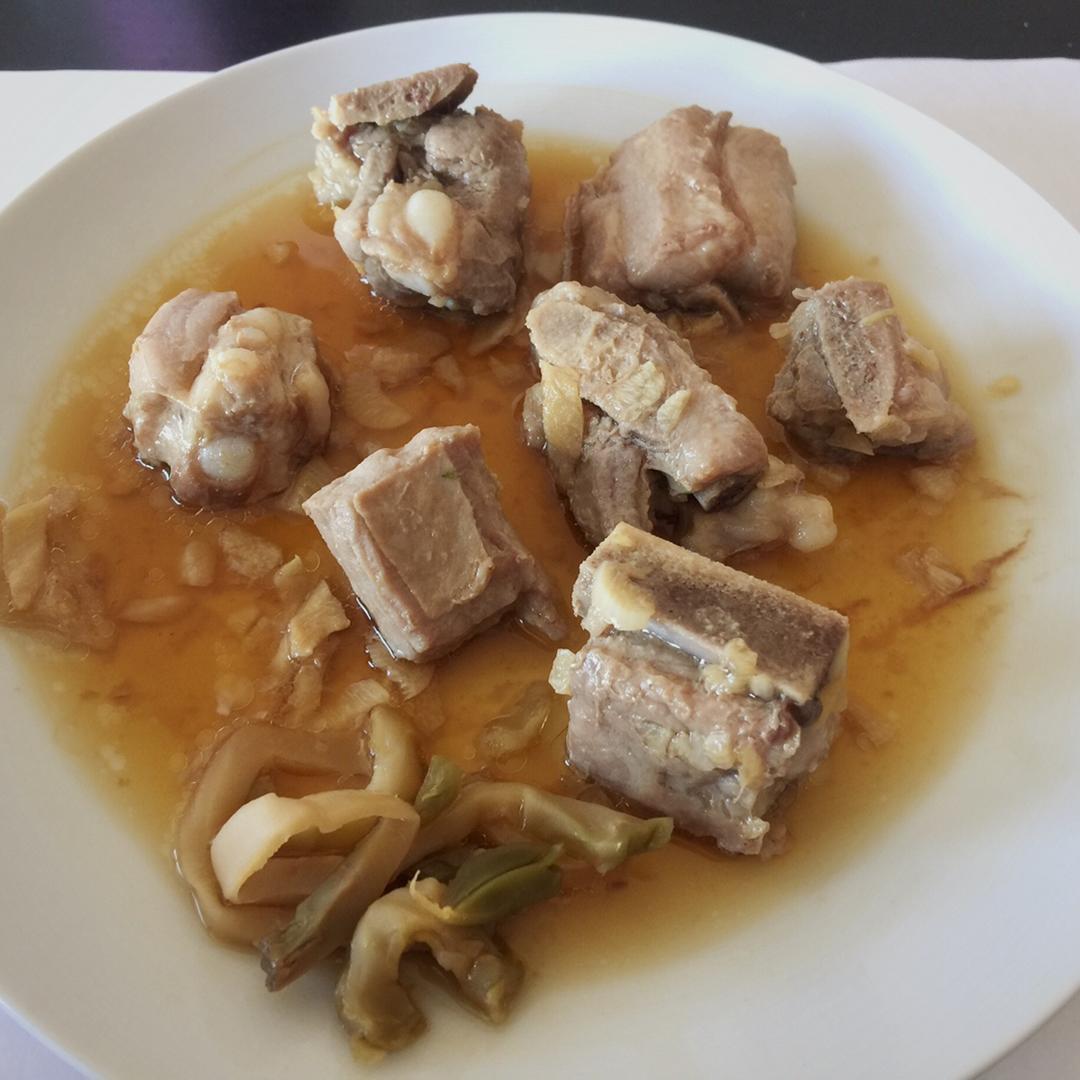 姜丝蒜头蒸排骨