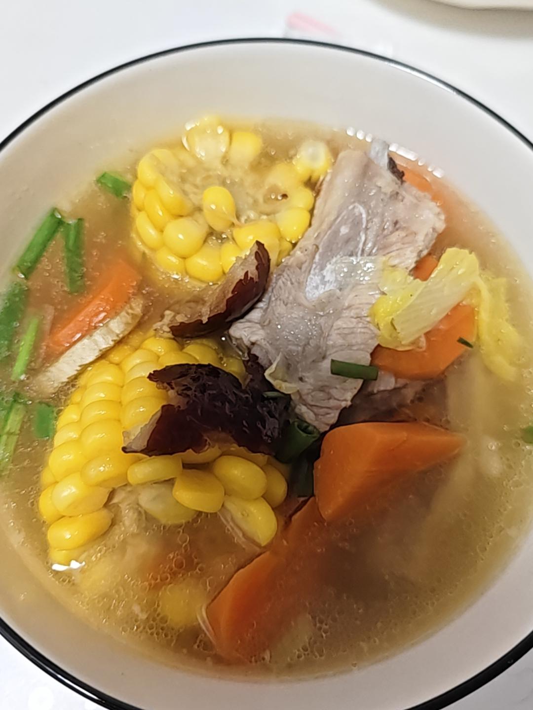 连吃三碗的玉米山药排骨汤