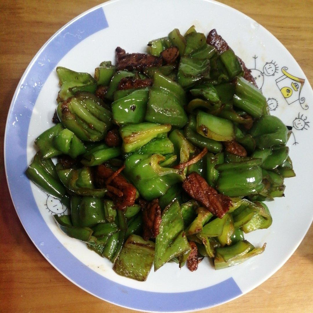 巨下饭的尖椒炒肉片