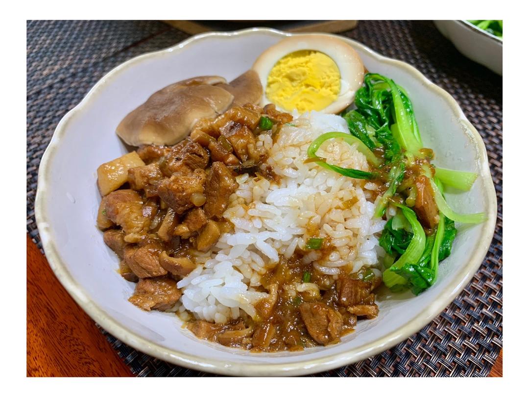 洋葱酥卤肉饭