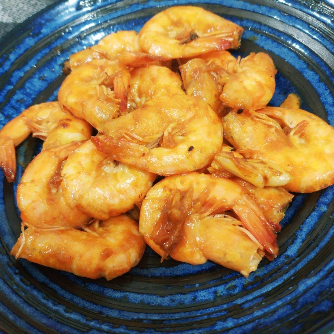 吃完还会继续舔手指的    快手油闷大虾